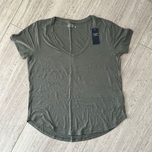 NWT- Women’s Abercrombie and Fitch Drapey V-Neck Tee. Light green. Large.